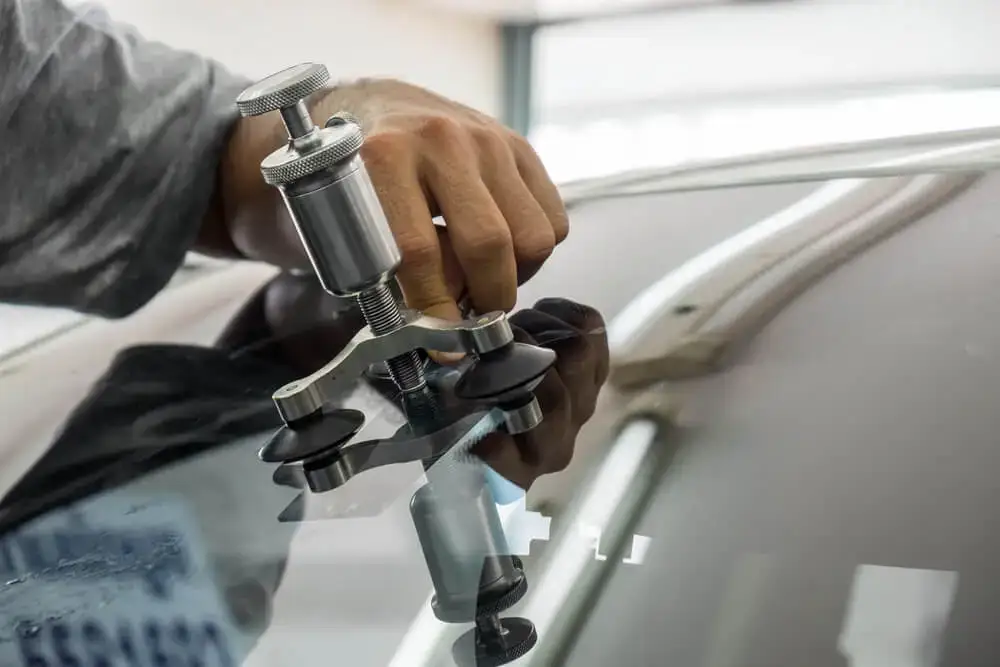 windshield chip repair in fenton, auburn hills, sterling heights mi